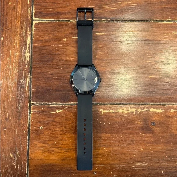Black on Black Michael Kors Watch - Picture 6 of 9